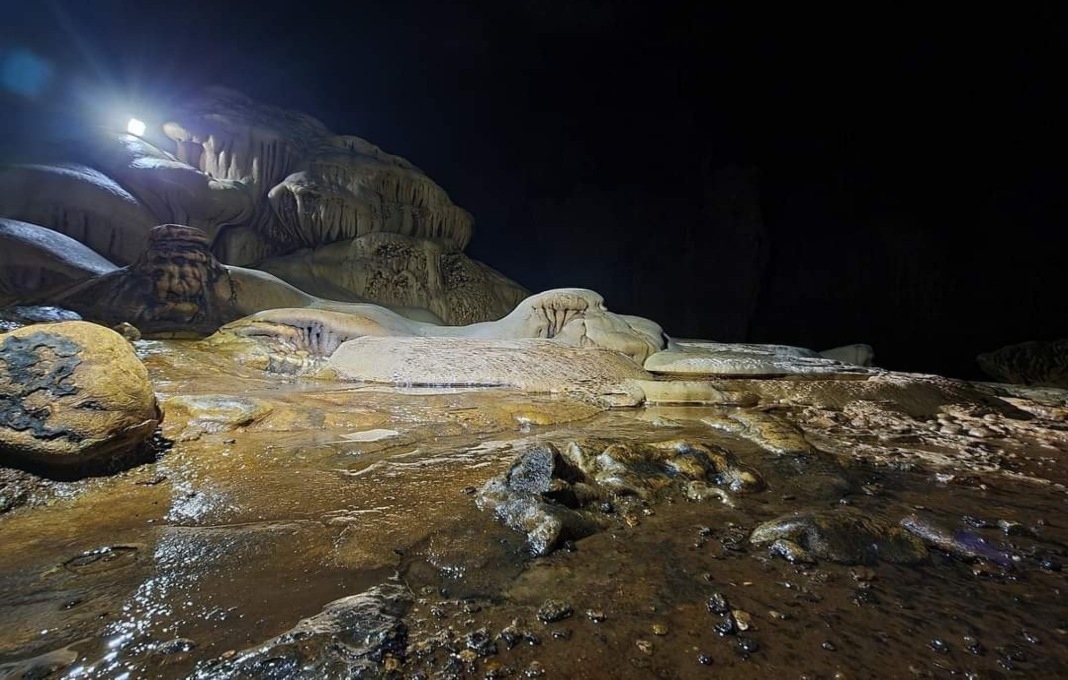 Behold the stunning view of the recently-discovered cave in Na Hang District, Tuyen Quang Province - Photo: Tuyenquang.gov.vn