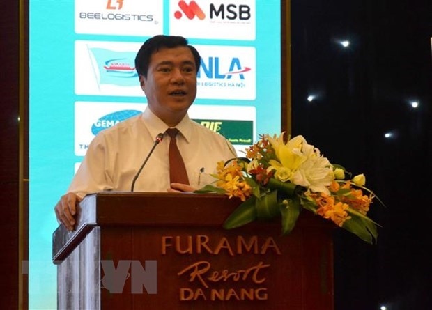 Deputy Minister of Industry and Trade Nguyen Sinh Nhat Tan speaks at the meeting.