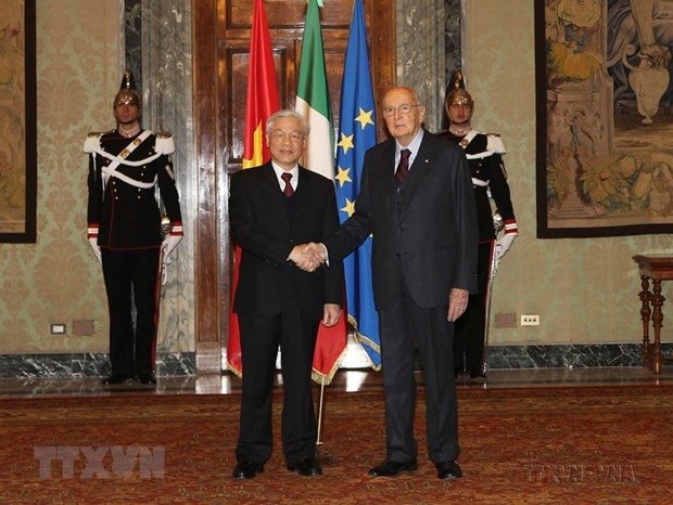 Photo: Italian President Giorgio Napolitano welcomes Party General Secretary Nguyen Phu Trong who makes a State visit to Italy on January 21, 2013. During the visit, the two sides signed a joint statement on the establishment of bilateral strategic partnership. (Photo: VNA)