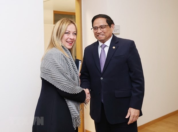 Prime Minister Pham Minh Chinh meets with his Italian counterpart Giorgia Meloni on the sidelines of the ASEAN-EU Summit in Brussels in December, 2022 (Photo: VNA)
