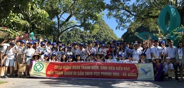 Participants in the Vietnam Summer Camp 2022 pose for a group photo in Phong Nha- Ke Bang (Photo:baoquocte.vn)