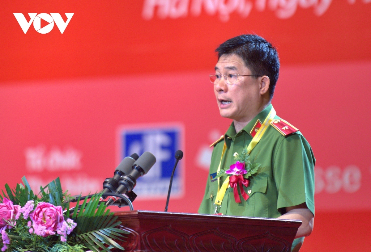 Nguyen Tuan Anh, director of the Fire Prevention and Rescue Police Department, delivers a speech at the event