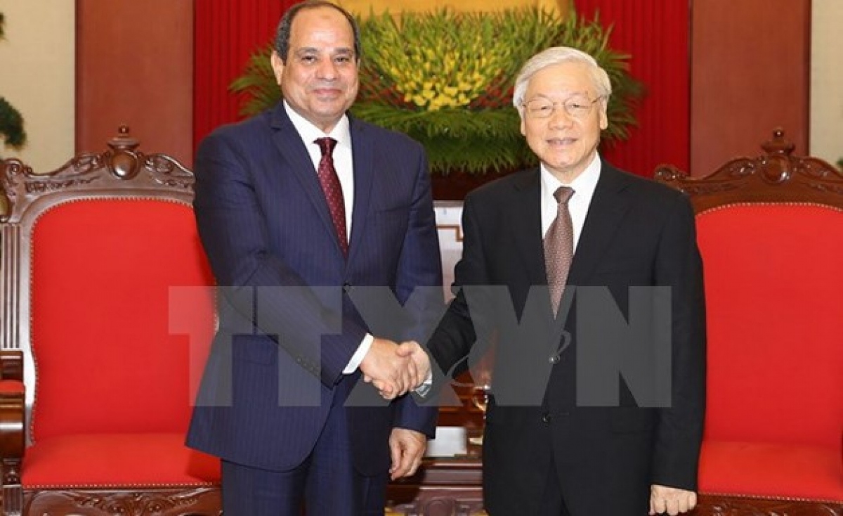 Party General Secretary Nguyen Phu Trong welcomes Egyptian President Abdel Fattah Al Sisi during his visit to Vietnam in 2017