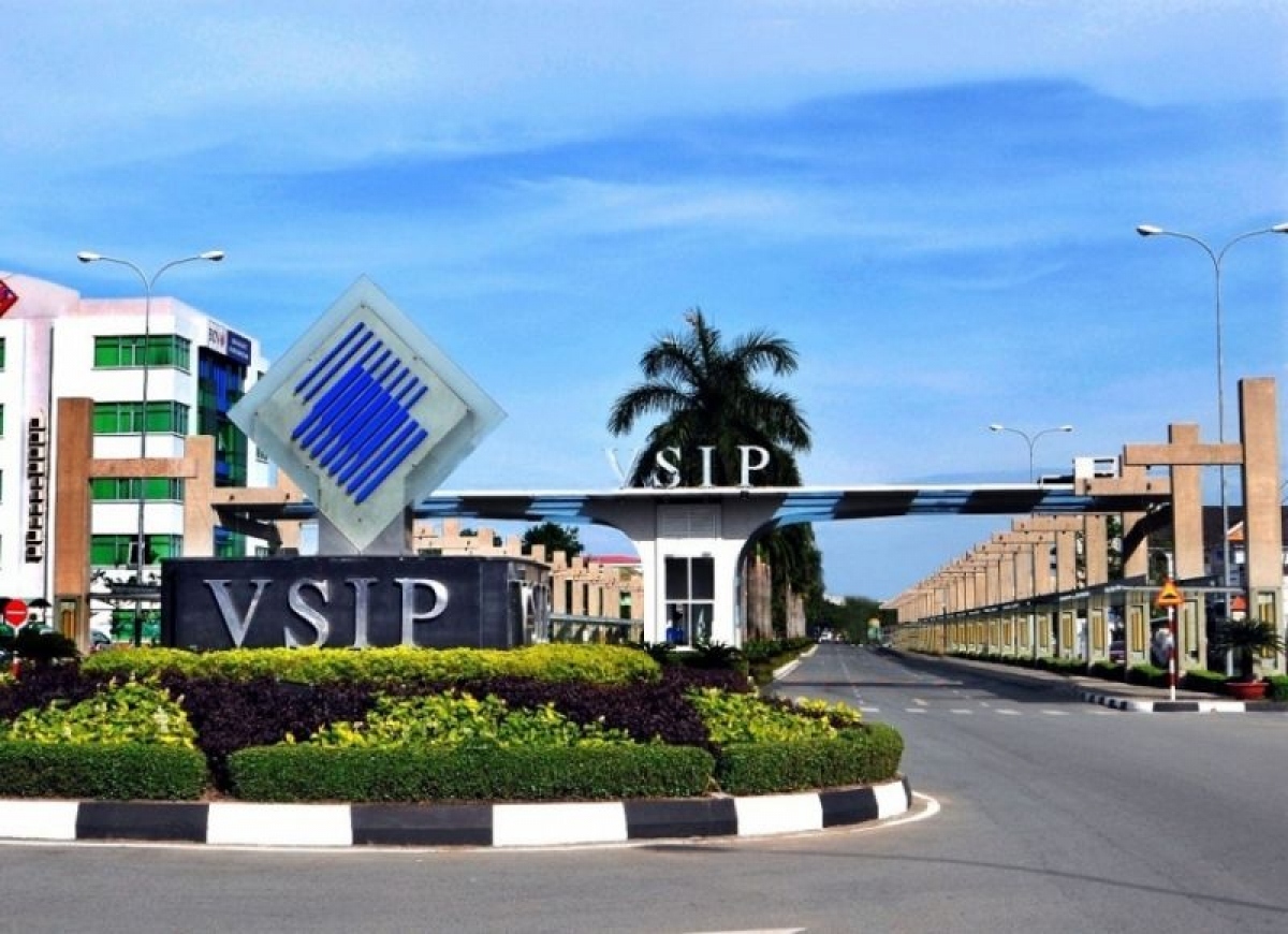 The Vietnam - Singapore Industrial Park (VSIP) is a sucessful economic cooperation model between Vietnam and Singapore.