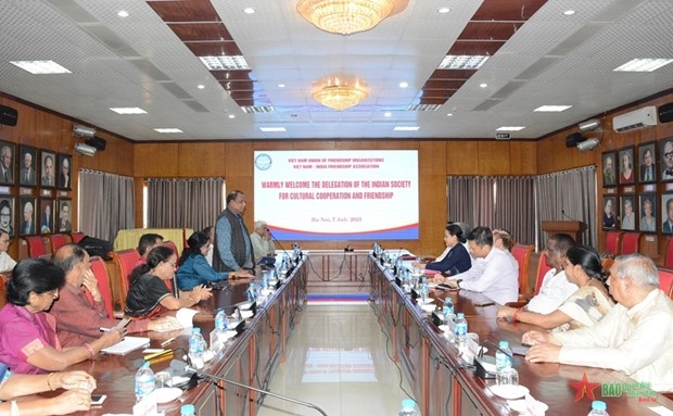 An overview of meeting between representatives of the Vietnam Union of Friendship Organisations and the Indian Society for Cultural Co-operation and Friendship. (Photo: qdnd.vn)