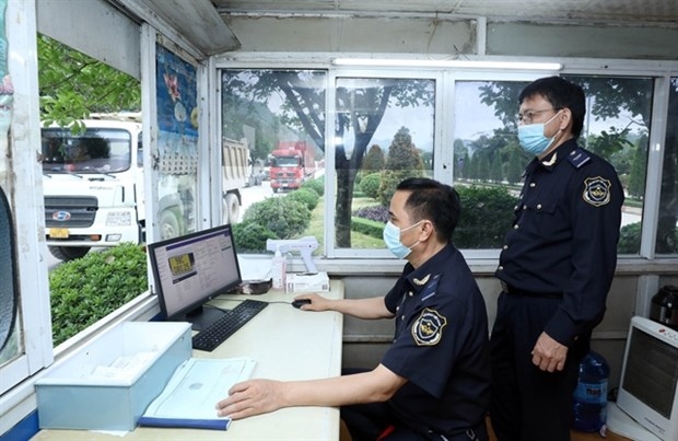 Customs officials check the transport of goods at Huu Nghi International Border Gate via a digital border gate platform.