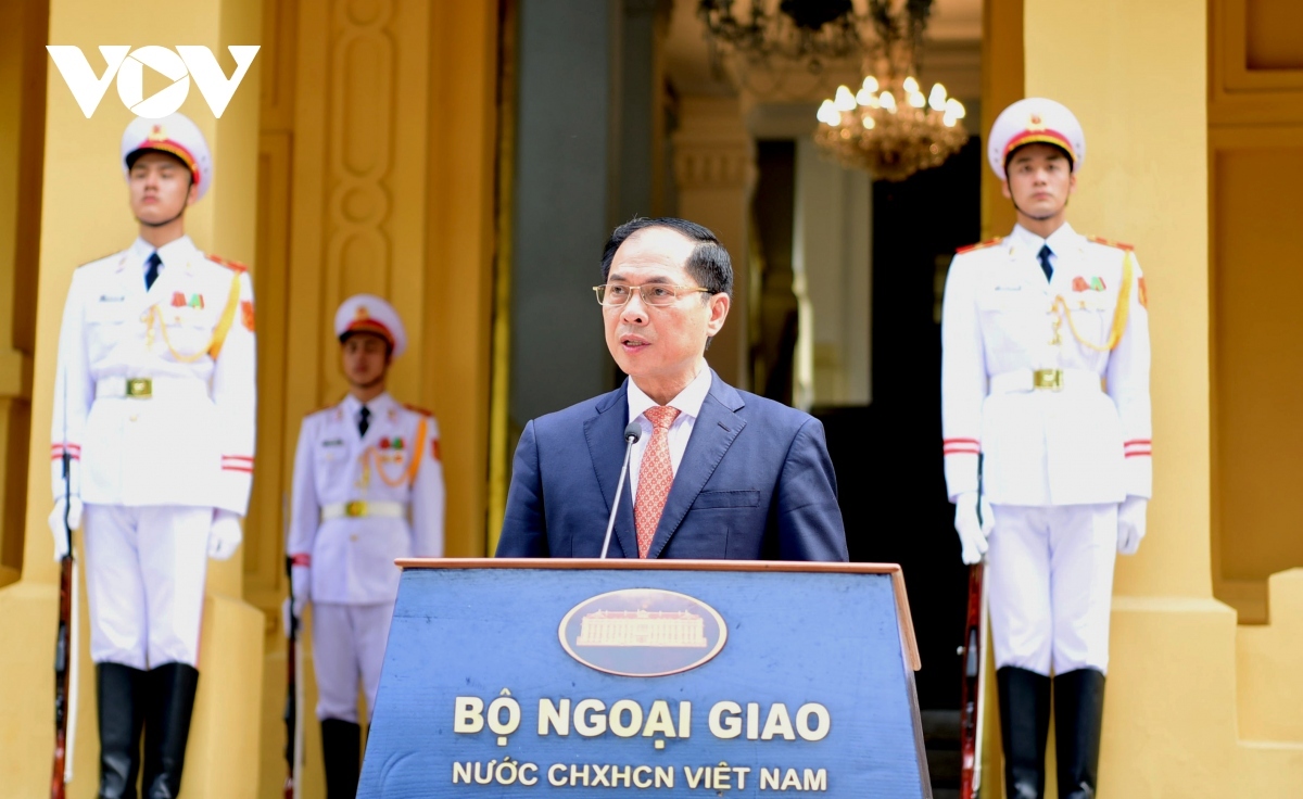 Addressing the ceremony, Minister of Foreign Affairs Bui Thanh Son emphasises that with a strategic location, young and abundant human resources, and the desire for deep and comprehensive integration, there remains plenty of room for ASEAN to develop moving forward.