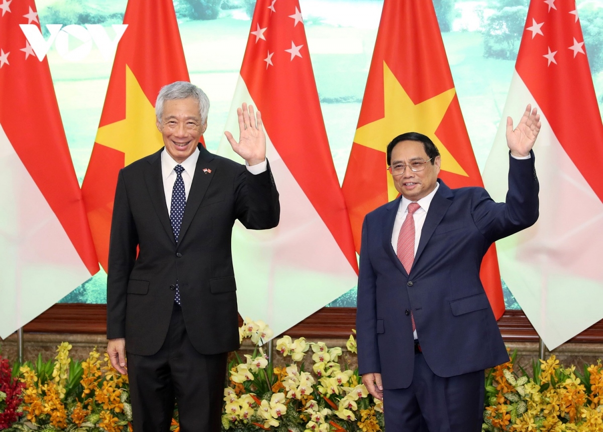 Singapore is Vietnam’s leading economic partner in the region. Vietnam is Singapore’s 12th largest trading partner while Singapore is Vietnam’s 15th largest trading partner. In the photo, the two PMs pose for a photo ahead of their talks in Hanoi.