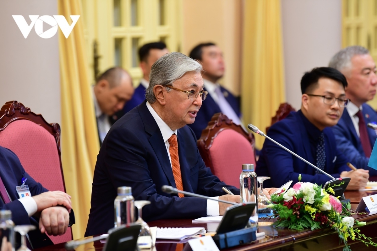 Kazakh President Kassym-Jomart Tokayev during his talks in Hanoi on August 21 with his Vietnamese counterpart Vo Van Thuong.