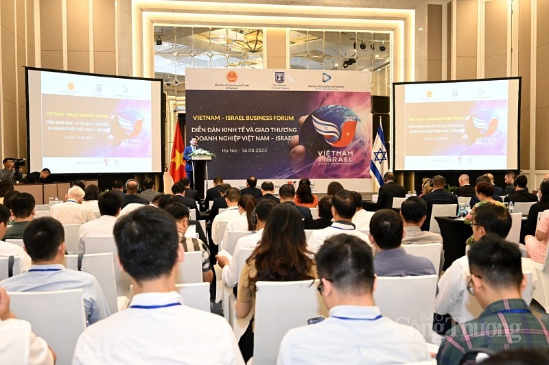 Representatives of about 150 Vietnamese and Israeli businesses attend the Vietnam - Israel business forum 2023 in Hanoi on August 16. (Photo: congthuong.vn)