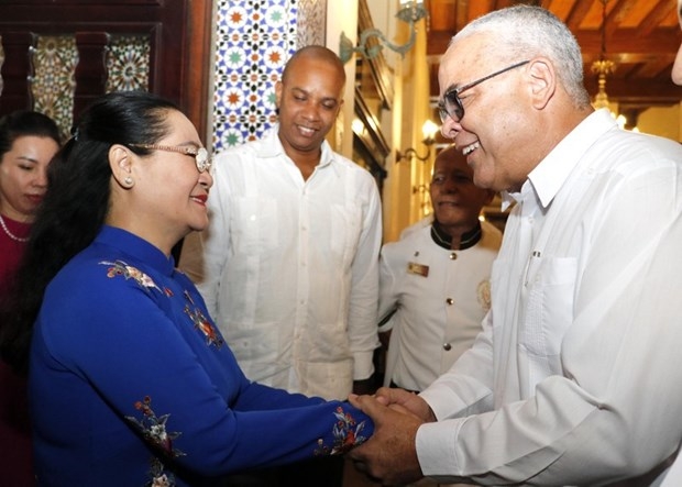 Deputy Secretary of Ho Chi Minh City's Party Committee and Chairwoman of the city People's Council Nguyen Thi Le meets with First Secretary of the Havana Party Committee Luis Antonio Torres Iríbar in Havana. (Photo: VNA)