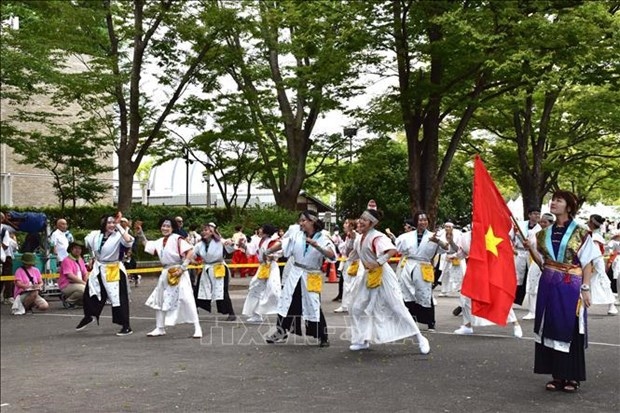 Nakama Yosakoi dance group from Vietnam perform on  street. (Photo: VNA)