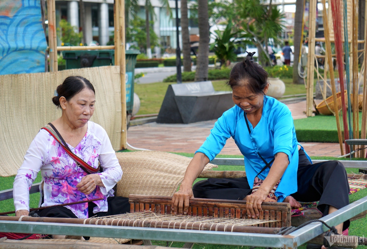 A corner of the bamboo and rattan craft village is recreated at the festival.