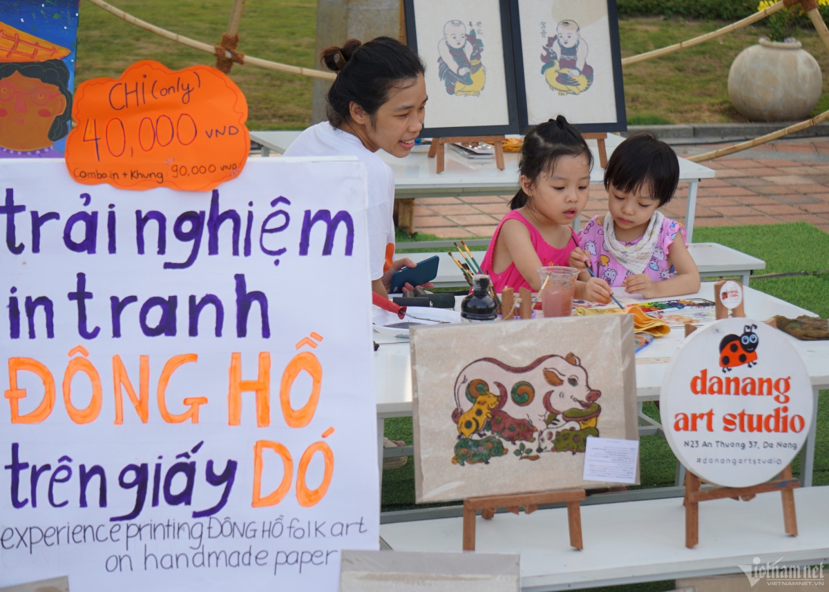 A craft village space helps visitors to gain a greater understanding about Vietnamese traditional culture.