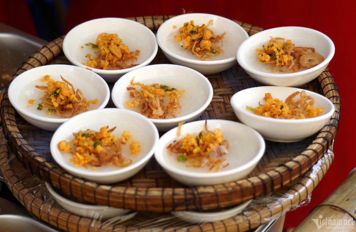 More than 100 delicacies from the central region are introduced to locals and tourists at the event.