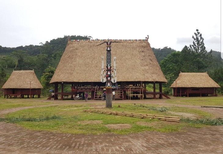 Guol house in the Co Tu traditional village in Tay Giang district, Quang Nam province (photo: Ngoc Anh)