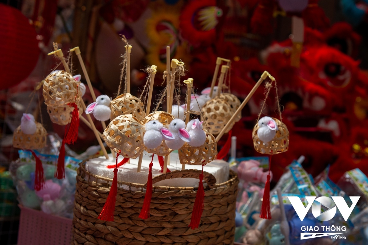 These bamboo made items are preferred by many young girls.