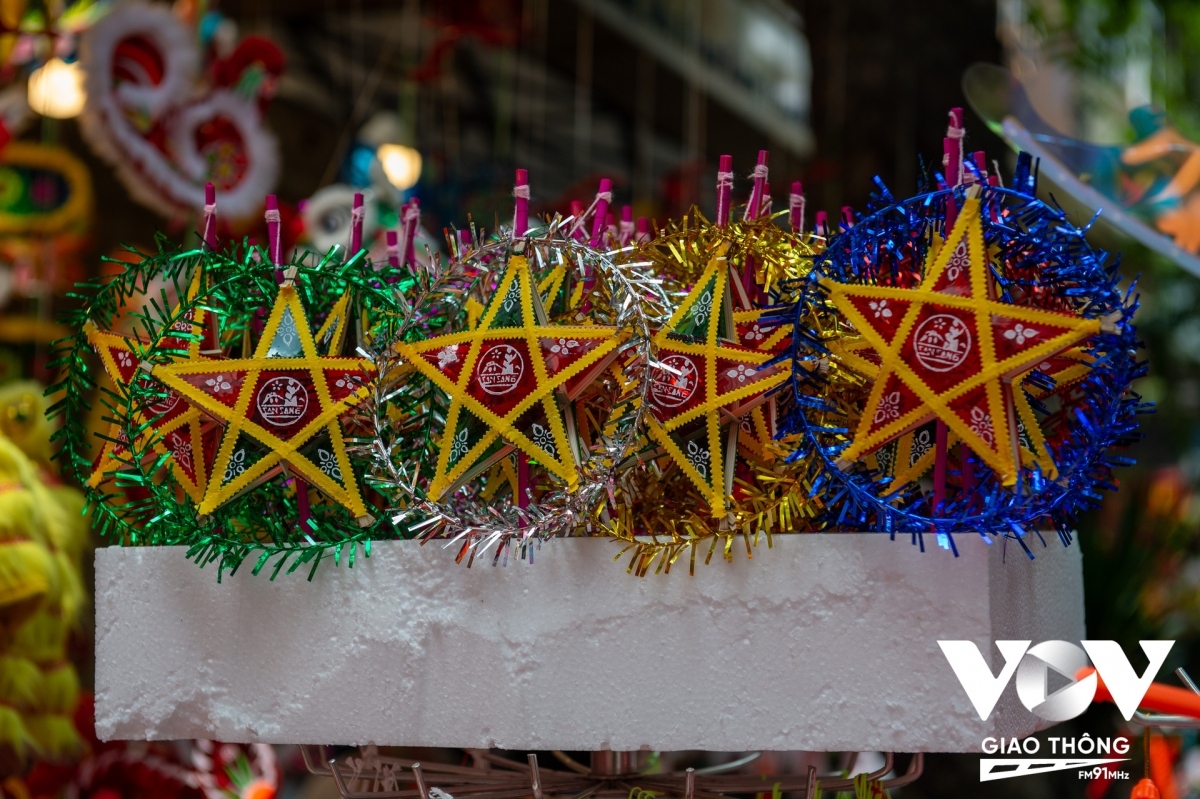 Traditional star-shaped lanterns costing VND15,000 to VND20,000 each are among the most popular items for sale.