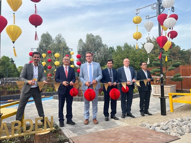 Representatives of Hoi An and Wernigerode cut ribbons at the inauguration of the Hoi An Garden at the Miniaturen Park ‘Kleiner Harz’ in Wernigerode Town, Germany.