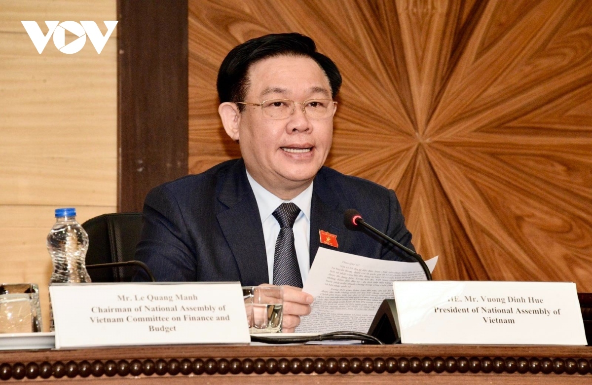 National Assembly Chairman Vuong Dinh Hue speaks at the event