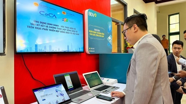 The Vietnam Electronic Contract Development Axis (www.CeCA.gov.vn) is launched by the Ministry of Industry and Trade (MoIT) on June 16 last year.