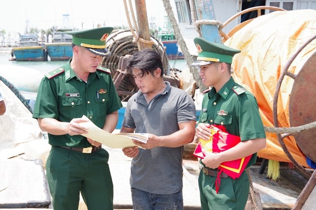 Border guards of Ba Ria - Vung Tau province disseminate anti-IUU fishing regulations to a fisherman.