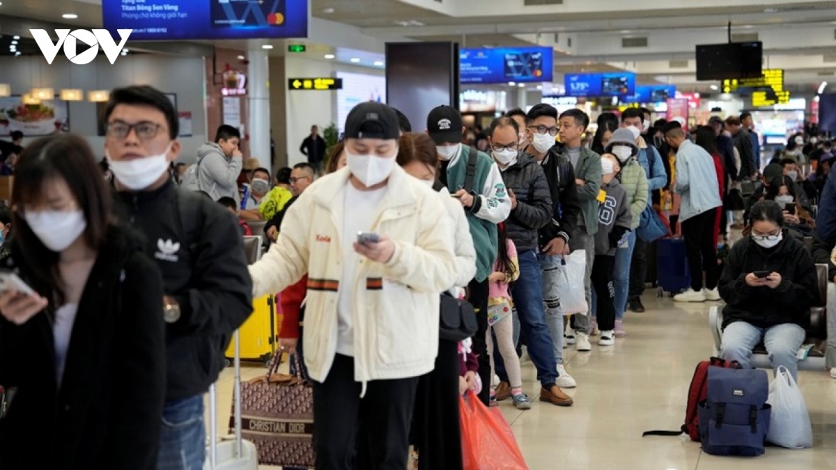 Passengers queue up for check-ins at Noi Bai International Airport