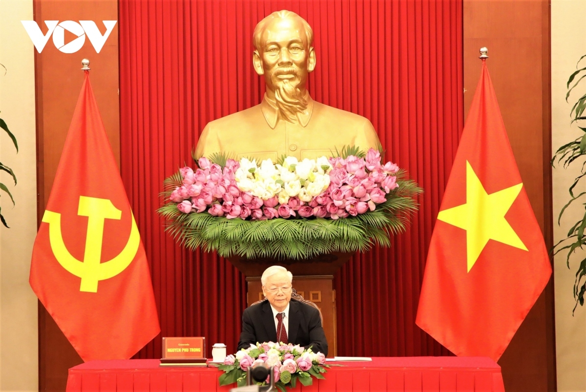 Party General Secretary Nguyen Phu Trong expects a continued fine relationship  with Cambodia under the new leadership during his phone talks with incumbent Cambodian Prime Minister Hun Sen on August 5.