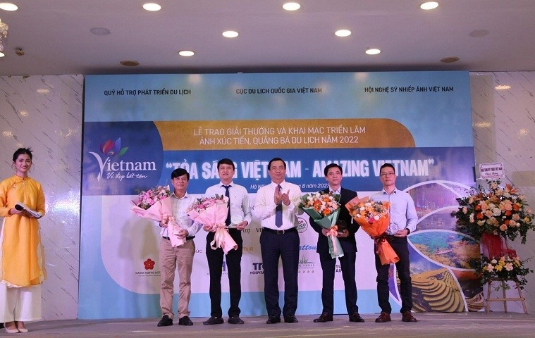 The contest was first launched on December 21, 2022. The contestants, who included Vietnamese citizens and expats living in the country, were able to submit their photos online before June 6, 2023. The organisers received a total of 13,279 artworks submitted by 1,032 photographers nationwide.