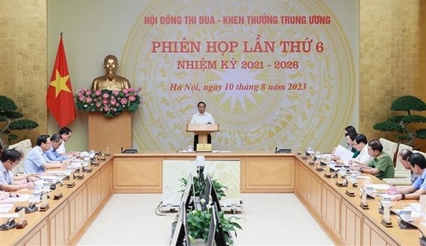 Prime Minister Pham Minh Chinh addresses the meeting.