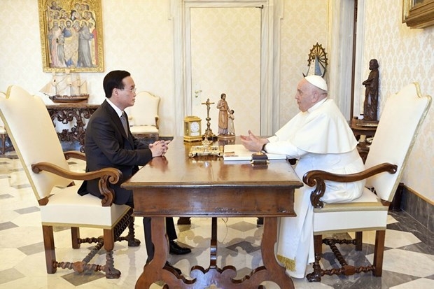 Vietnamese President Vo Van Thuong meets with Pope Francis on July 27 during his visit to the Vatican. (Photo: VNA)