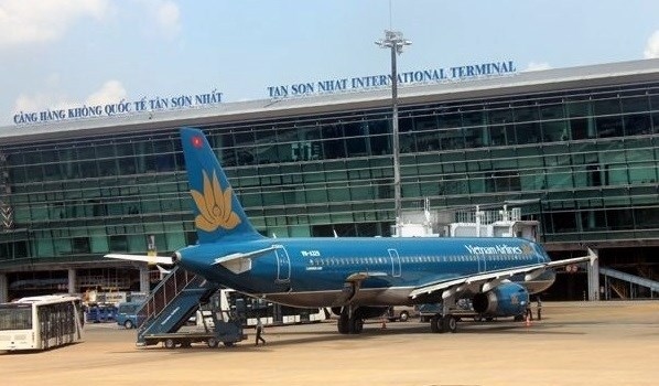 Vietnam Airlines aircraft at Tan Son Nhat international airport in HCM City. The aviation industry is facing a human resource shortage.