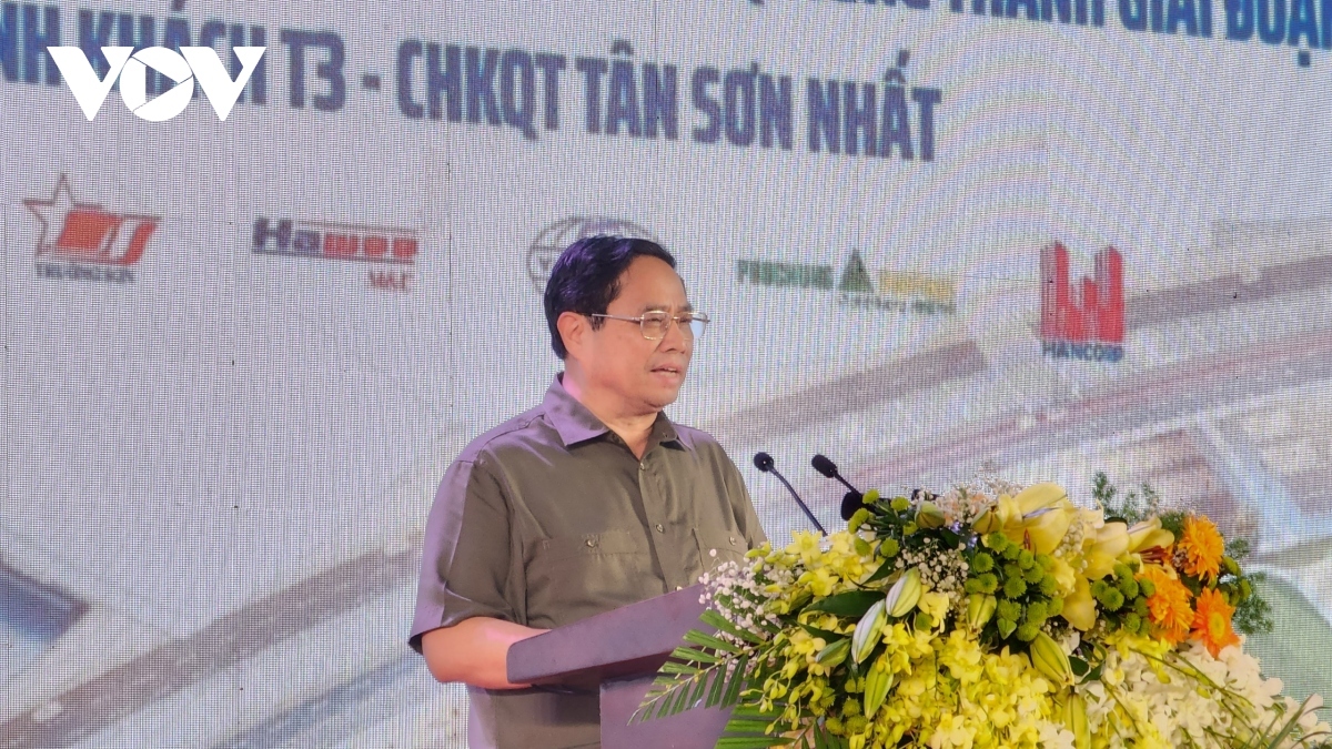 Prime Minister Pham Minh Chinh addresses the event