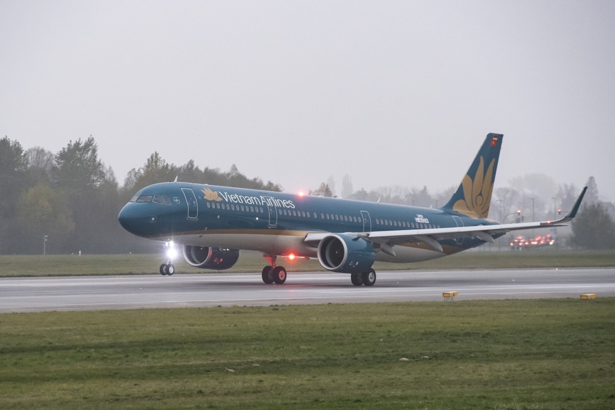 Bad weather conditions force many flights to change their course at Noi Bai airport. (Photo courtesy of Vietnam Airlines)