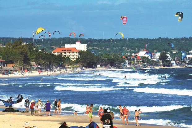 Binh Thuan serves about 5.3 million visitors in the first seven months of this year. (Photo: baobinhthuan.com.vn)