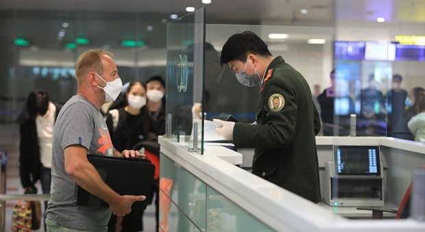 An international visitor at an airport in Vietnam. (Photo: VNA)