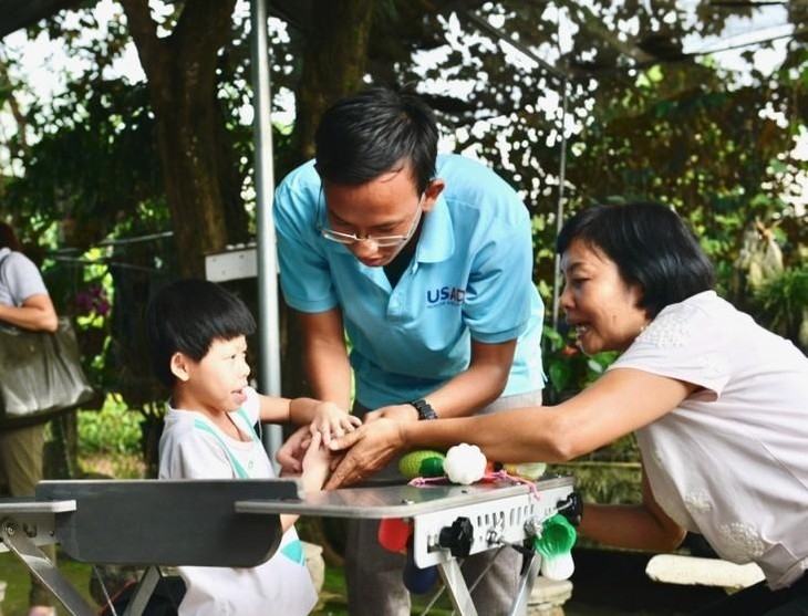 USAID offers rehabilitation services for people with disabilities in Binh Phuoc province. (Photo: Thac Phuong)