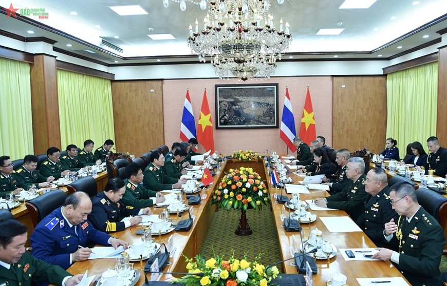 An overview of talks in Hanoi on September 20 between Sen. Lieu. Gen, Nguyen Tan Cuong, Chief of General Staff of the Vietnam People’s Army and Gen. Chalermphon Srisawasdi, Chief of Defense Forces of the Royal Thai Armed Forces. (Photo: PANO)