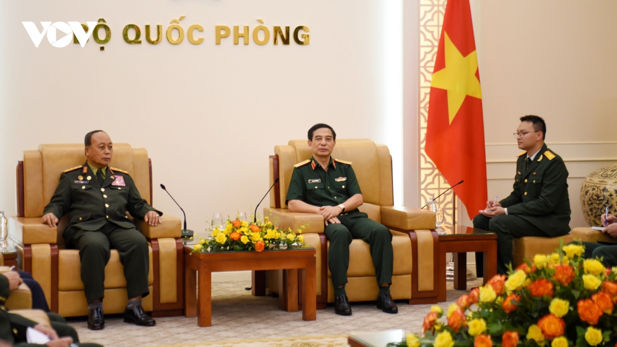 General Phan Van Giang, Minister of National Defense of Vietnam, meets Senior Lieutenant General Thongloi Silivong, Deputy Defense Minister and director of the General Political Department of the Laos People’s Army, in Hanoi on September 26