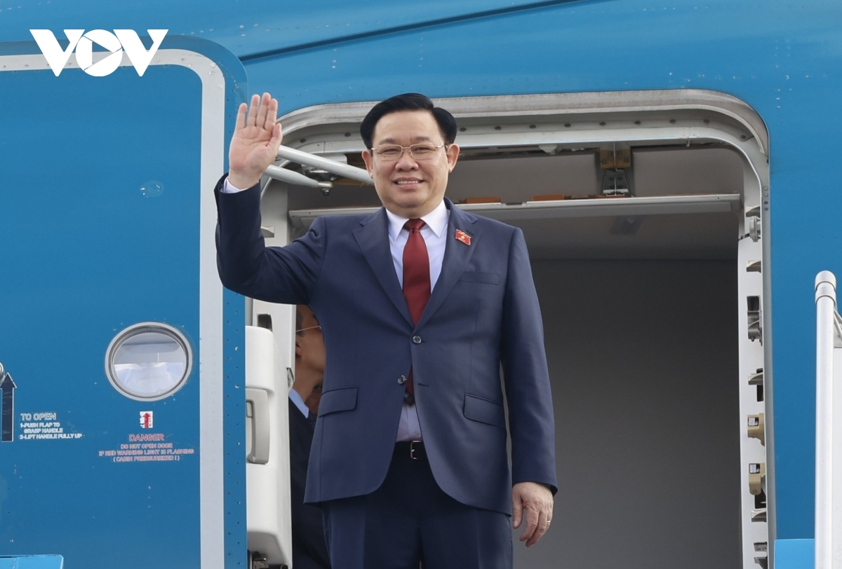 NA Chairman Vuong Dinh Hue leaves Hanoi for official visits to Bangladesh and Bulgaria