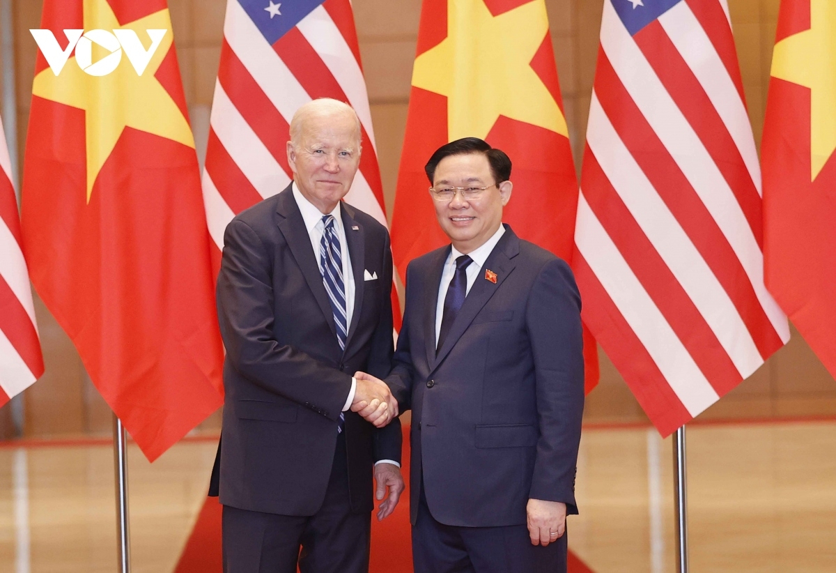  National Assembly Chairman Vuong Dinh Hue welcomes US President Joe Biden