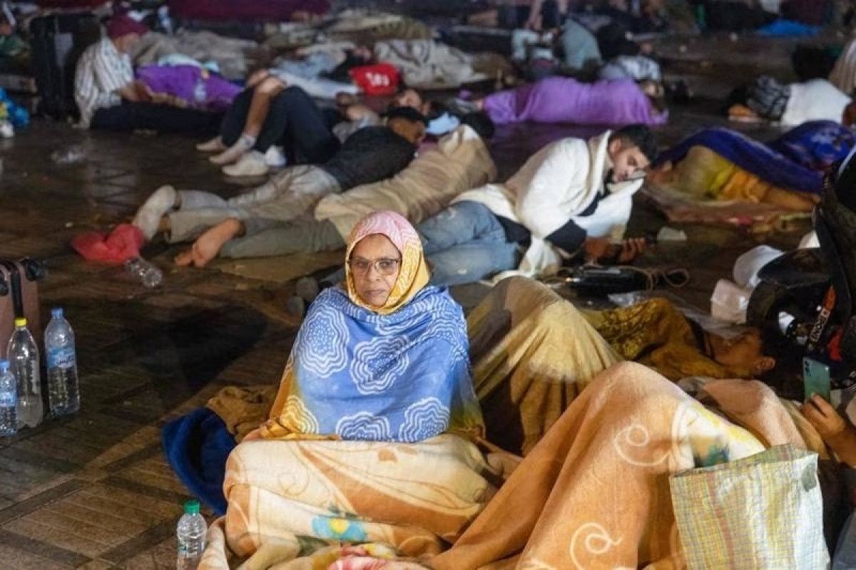 Local people stay outside a square folowing a 6.8 magnitude earthquake near Marrakech city, killing more than 2,000. (Photo: AFP)