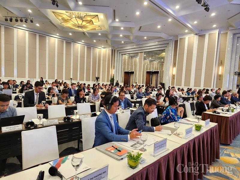 More than 200 delegates attend the Hanoi workshop on September 20 to seek to develop green workforce for energy transition in Vietnam. (Photo: congthuong,vn)