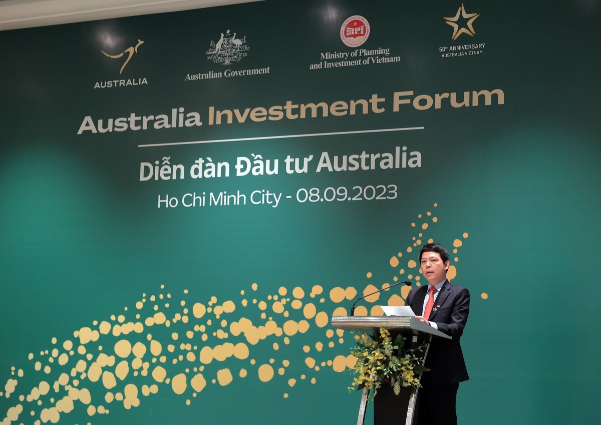 Vu Van Chung, deputy head of the Foreign Investment Agency, speaks at the event