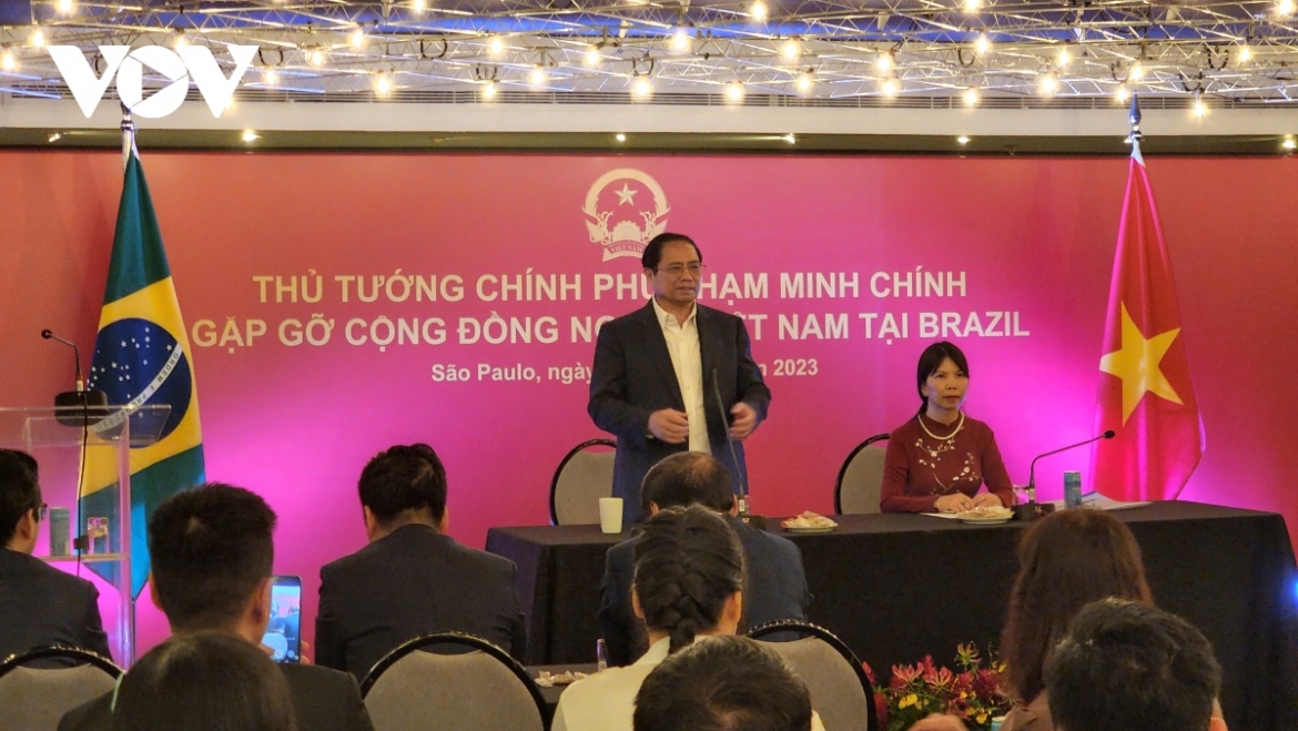 Prime Minister Pham Minh Chinh (standing) speaks during a meeting with representatives of Vietnamese expatriates in Brazil and other South American nations in Sao Paolo on September 23. 