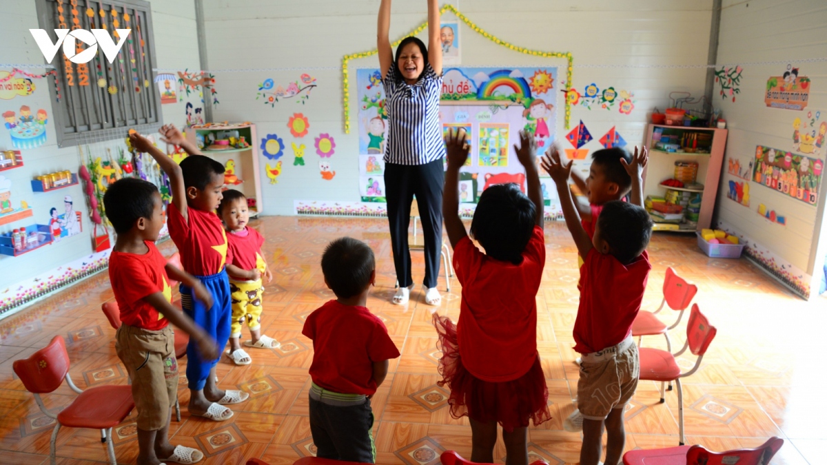 A chnoric shortage of teachers causes a headache for the education sector