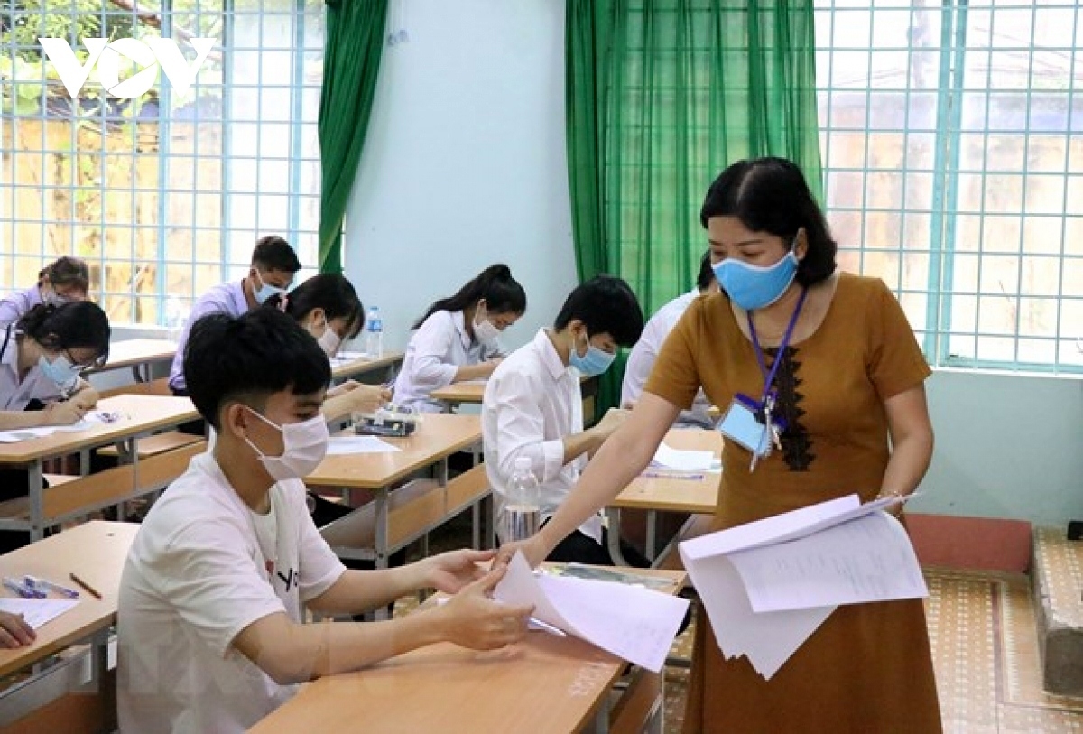 A new graduation exam plan for high school students will be made public soon to help reduce pressure on schools, teachers and students