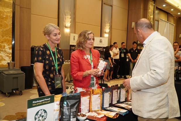 Rebecca Ball (in red), senior trade and investment commissioner of Australia, at the session on agriculture and food as part of the programme introducing the country's education and cuisine in Can Tho city on September 18