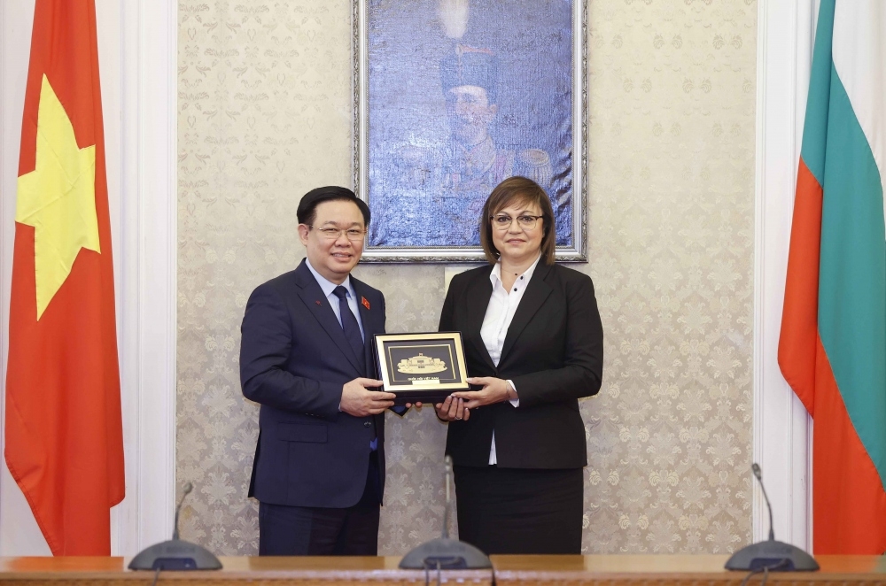 NA Chairman Vuong Dinh Hue highly appreciates the cooperative relations between the Communist Party of Vietnam and the Bulgarian Socialist Party (BSP)