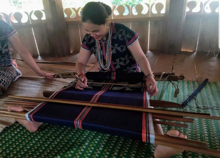 Brocade products of the Co Tu ethnic people (Photo: Ngoc Anh)